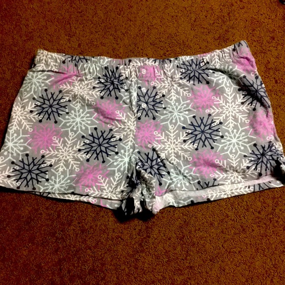 Pajamas Pj shorts Large winter snowflake like new, cute! - Picture 1 of 5